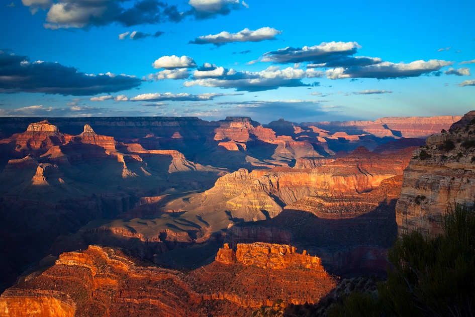 a geographical overview of the grand canyon To the untrained eye, the grand canyon might just look like one big hole in the ground but to some scientists, the american southwest's iconic gorge is increasingly looking like several ancient canyons of different ages, stitched together by erosion that occurred about six million years ago, and. a geographical overview of the grand canyon To the untrained eye, the grand canyon might just look like one big hole in the ground but to some scientists, the american southwest's iconic gorge is increasingly looking like several ancient canyons of different ages, stitched together by erosion that occurred about six million years ago, and.